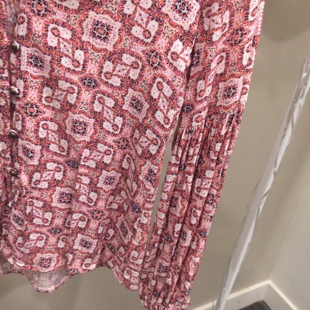 Pattern Button Up Top - Picture 6 of 8